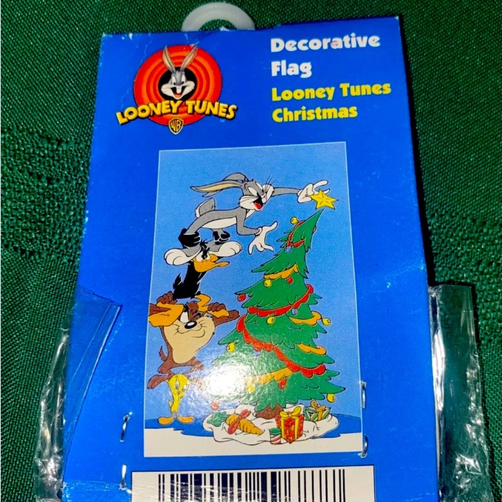 1997 Vintage Looney Tunes Christmas Decorative Porch Flag Bugs Taz Tweety Daffy